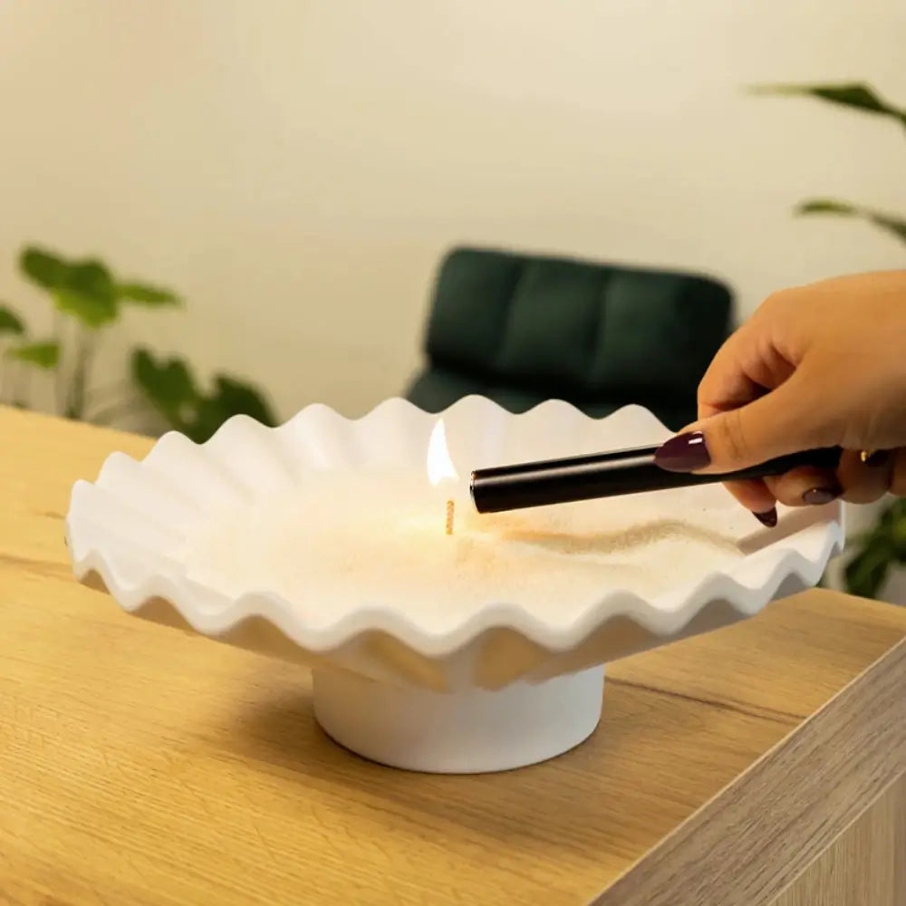 3.Light the wick with a lighter or match