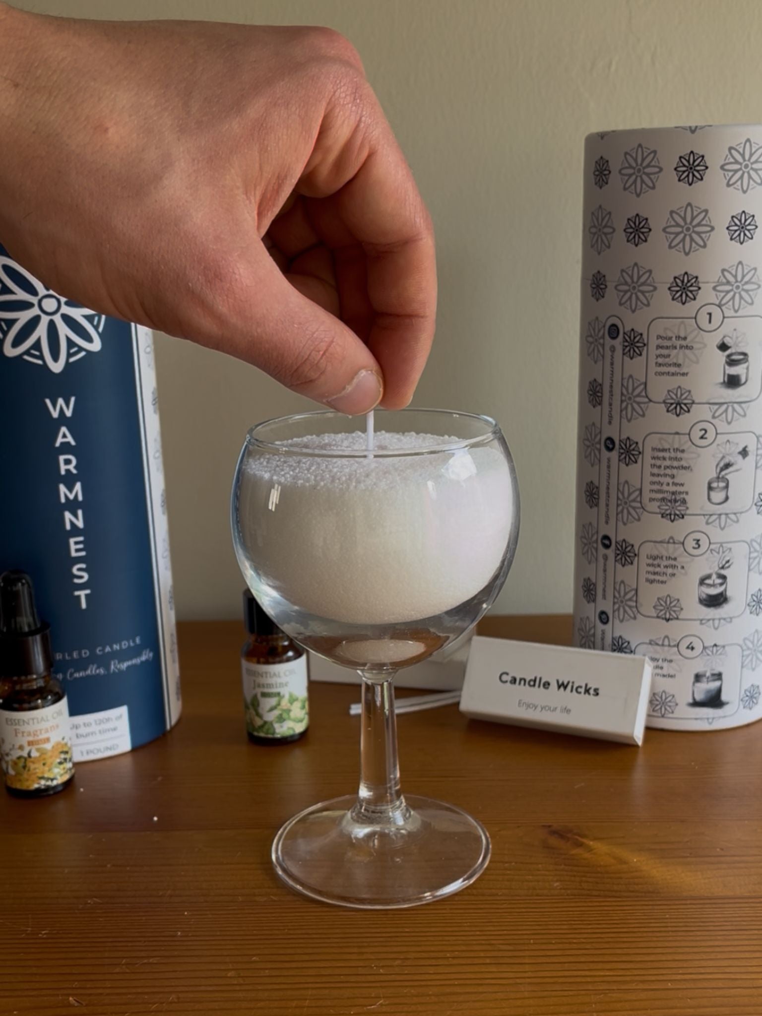 2.Insert the wick and light